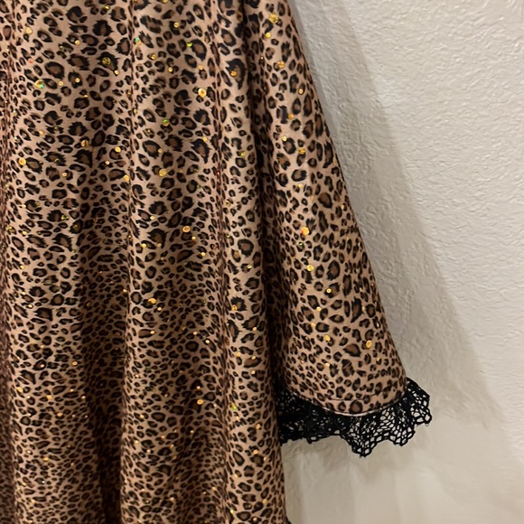 Handmade leopard print top with gold sequins and black lace - Picture 5 of 5